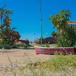 A 50 M De La Playa