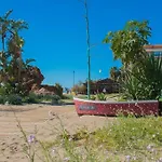 A 50 M De La Playa *