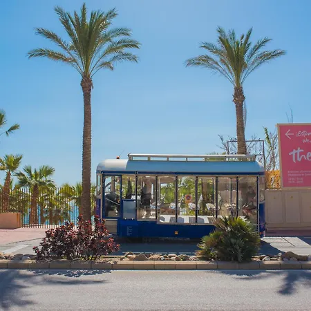A 50 M De La Playa