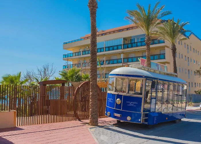 A 50 M De La Playa *