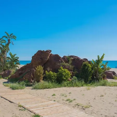 A 50 M De La Playa Apartment *