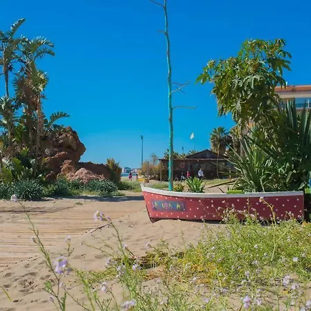 A 50 M De La Playa *